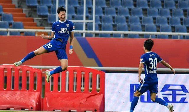 皇冠体育平台-高准翼反戈战斩获三镇首球不窃喜：双方踢得都很好