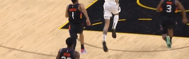 皇冠体育网址-布克遭遇腿筋拉伤 复出时间或将影响季后赛格局