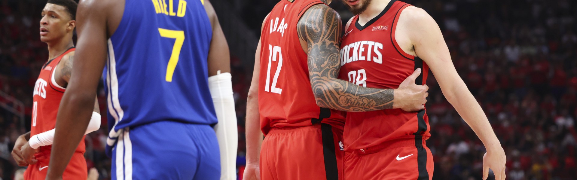 皇冠app-申京：乌度卡排双塔时我感觉更轻松 亚当斯在联防上教我们很多