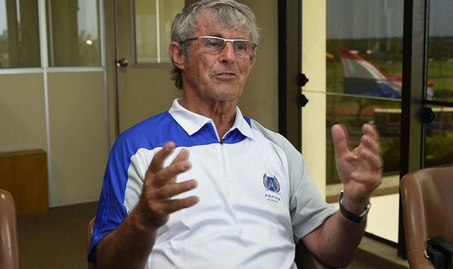 皇冠网址-米卢的哲学、幽默感和中国记忆