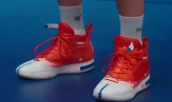 鲜艳色彩！掘金队媒赞叹361°为约基奇打造的国家队配色战靴