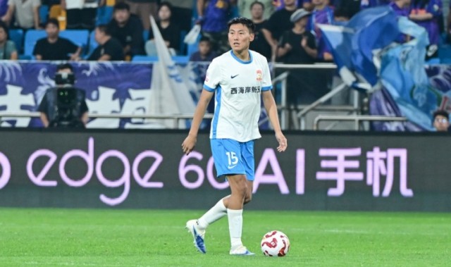 皇冠体育-王鹏遭遇车祸，青岛西海岸球迷比赛第15分钟高喊“王鹏加油”！