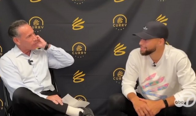 皇冠体育平台-库里回应核心阵容年龄质疑：坚信团队实力迎接冠军挑战