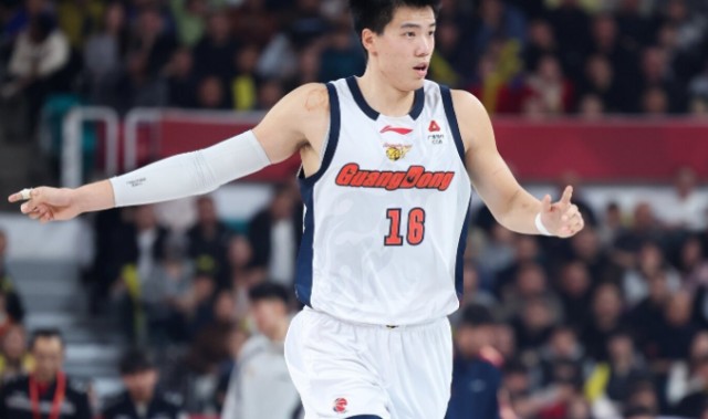 皇冠网址-虚惊一场！广东国手焦泊乔崴脚被搀扶退赛 无大碍出席发布会