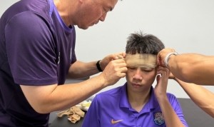 皇冠网址-记者：杨帆眉骨赛后缝了4针，看侧脸都能看出拧着眉毛